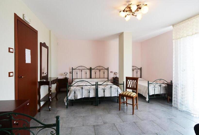 اتاق استاندارد سه نفره, B&b La Castellana
