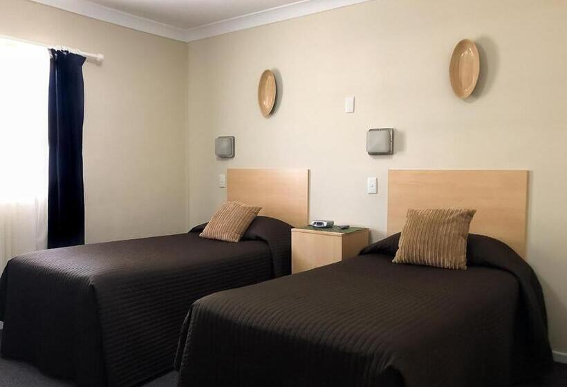 Семейный Номер, Gundagai Motel