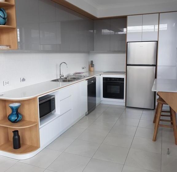 침실 3개 아파트, Athena Studio Units