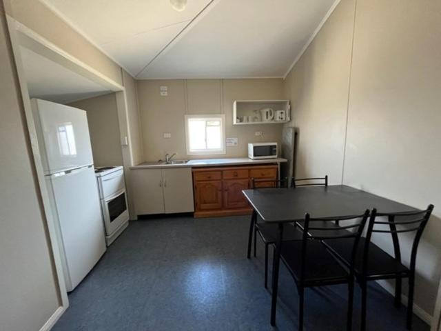 패밀리 스위트, Winton Outback Motel