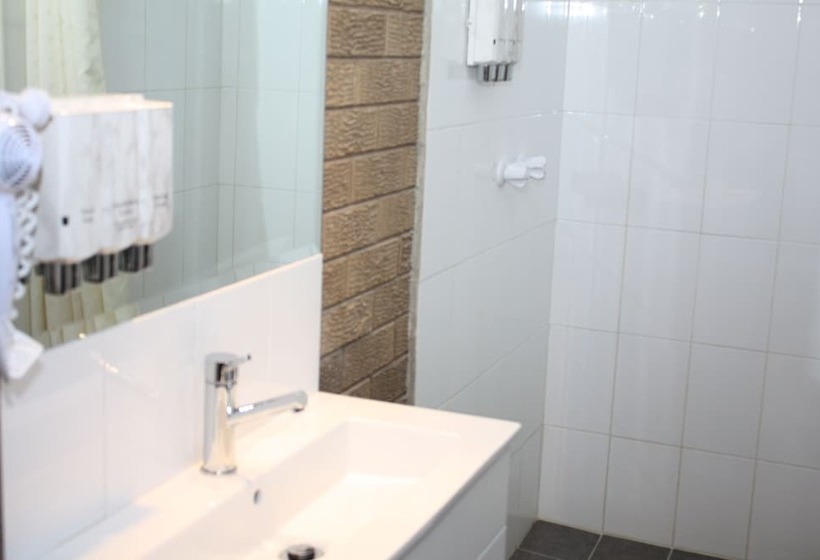 Семейный Номер, Camellia Motel