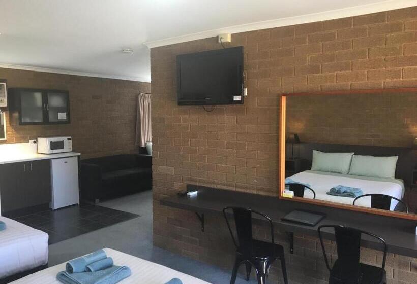 Семейный Номер, Camellia Motel