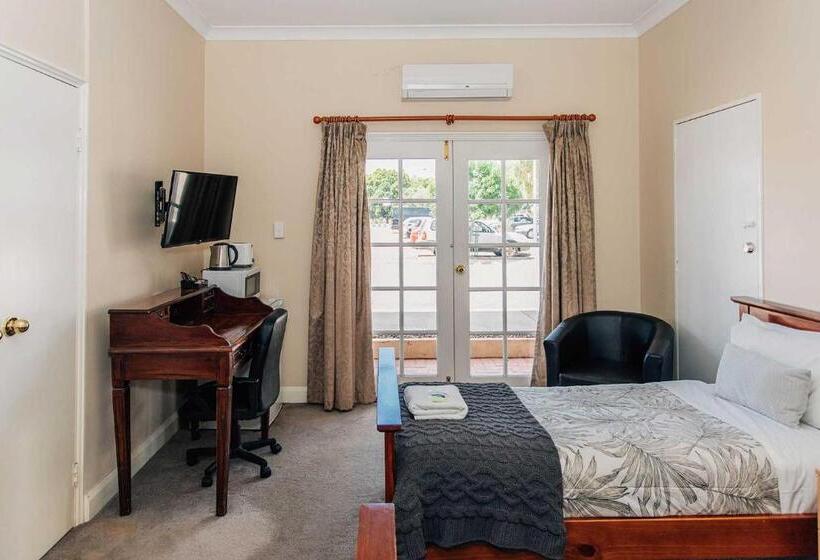 Номер Стандарт, Settlers Hotel York