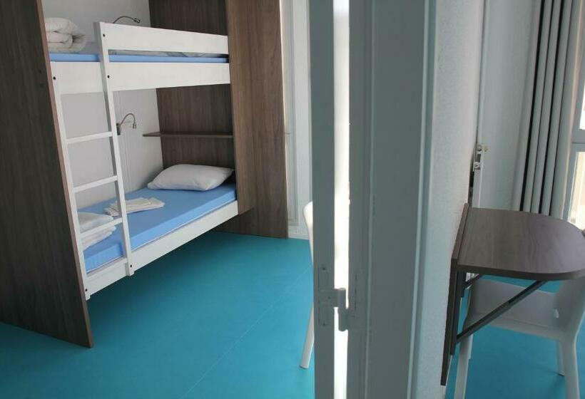اتاق استاندارد چهار تخته, Auberge De Jeunesse D Orleans