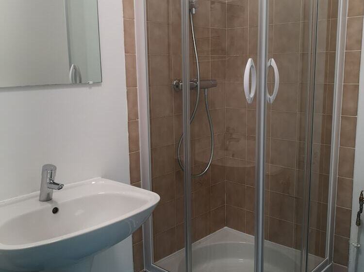 اتاق استاندارد, Auberge De Jeunesse D Orleans