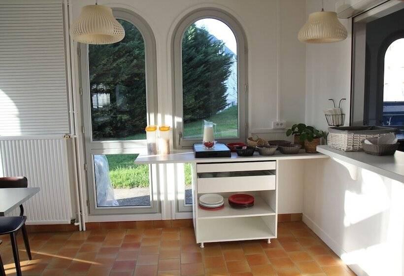 اتاق استاندارد سه نفره, Auberge De Jeunesse D Orleans