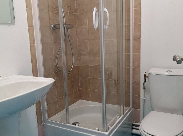 اتاق استاندارد چهار تخته, Auberge De Jeunesse D Orleans