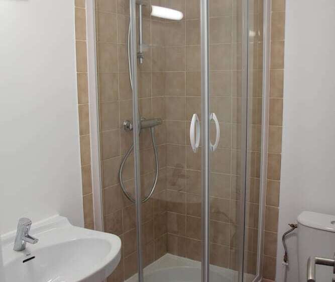 اتاق استاندارد یک نفره, Auberge De Jeunesse D Orleans