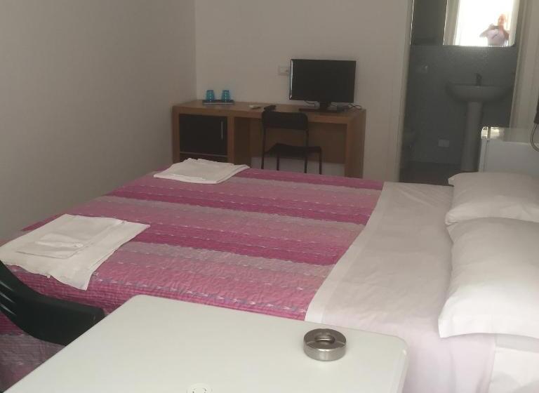 스탠다드 스튜디오, Duna Camere Con Bagno