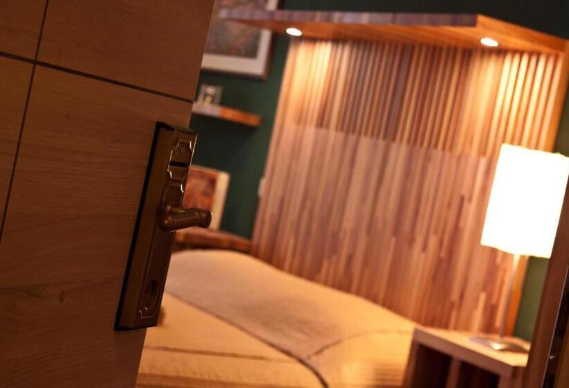 سوئیت با بالکن, Boutique Hotel Marco Polo