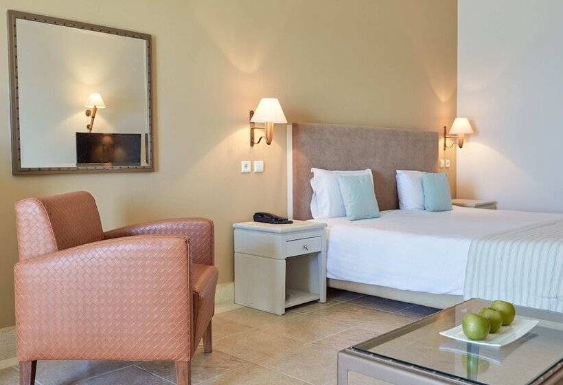 سوییت جونیور با چشم‌انداز دریا, Giannoulis   Grand Bay Beach Resort