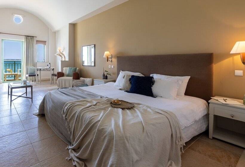 سوییت جونیور با چشم‌انداز دریا, Giannoulis   Grand Bay Beach Resort