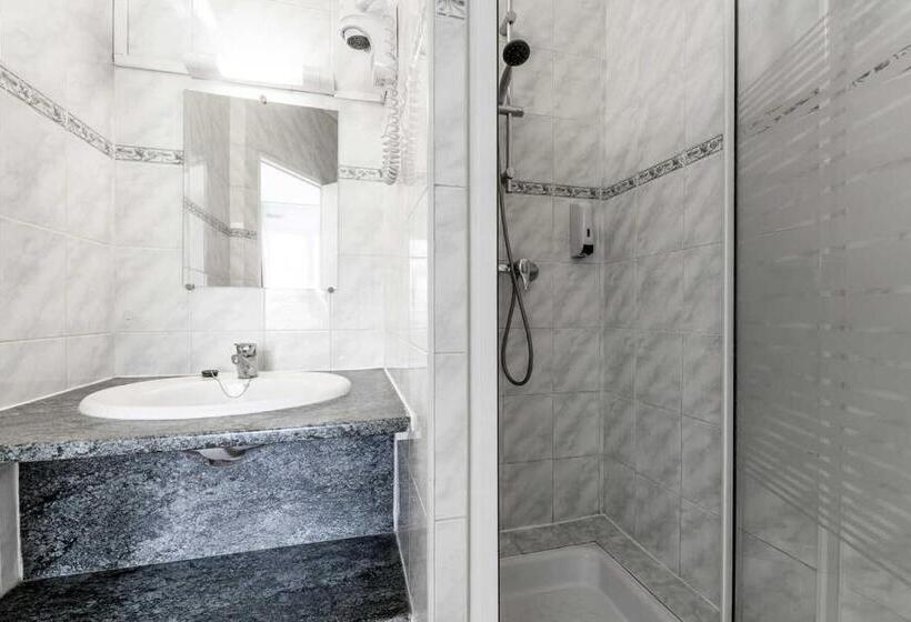 Трехместный Номер Классика, Comfort Hotel Rouen Alba