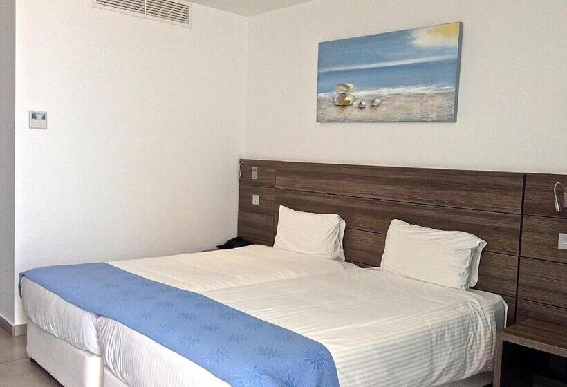 Номер Deluxe Вид на Море, Limanaki Beach Hotel & Suites