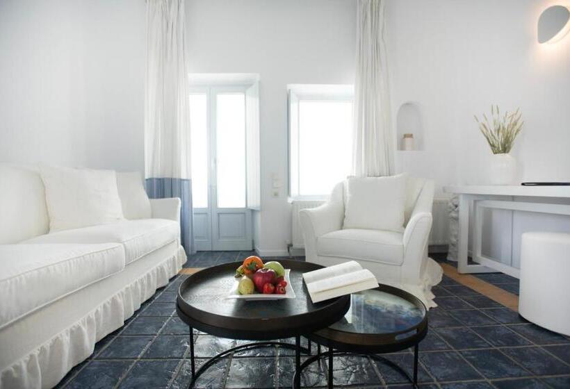 سوئیت با چشم‌انداز, Lilium Hotel Santorini