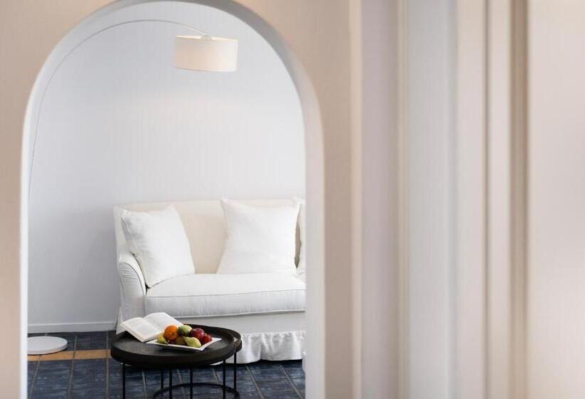 سوئیت با چشم‌انداز, Lilium Hotel Santorini