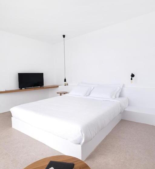 سوئیت با چشم‌انداز, Lilium Hotel Santorini