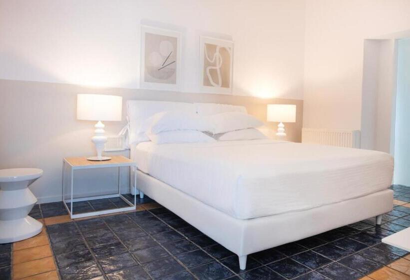سوئیت با چشم‌انداز, Lilium Hotel Santorini