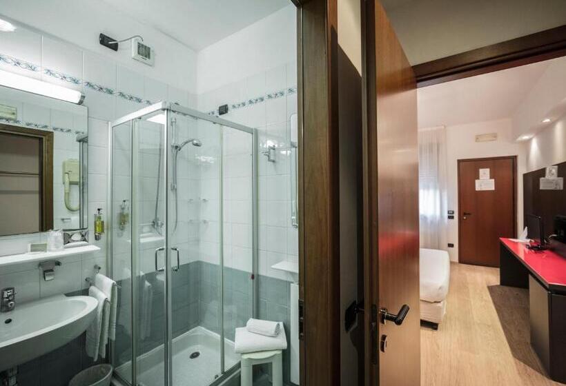 Номер Стандарт Трехместный, Blue Relais Malpensa Lago Maggiore