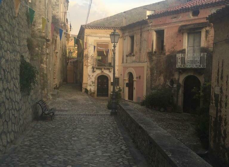 اتاق استاندارد, Alla Chiazzetta Calabria