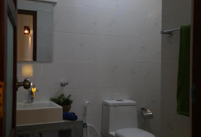 Quarto Deluxe com Sacada, Hikka Regent