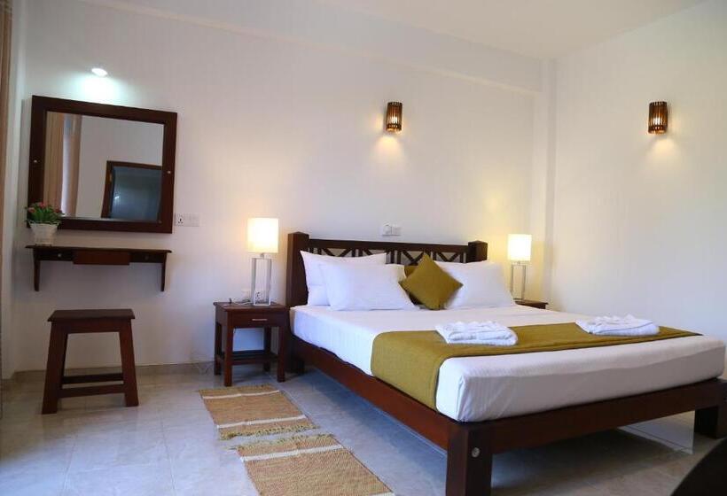 Quarto Deluxe com Sacada, Hikka Regent