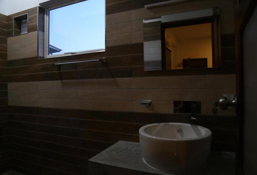 Quarto Deluxe com Sacada, Hikka Regent