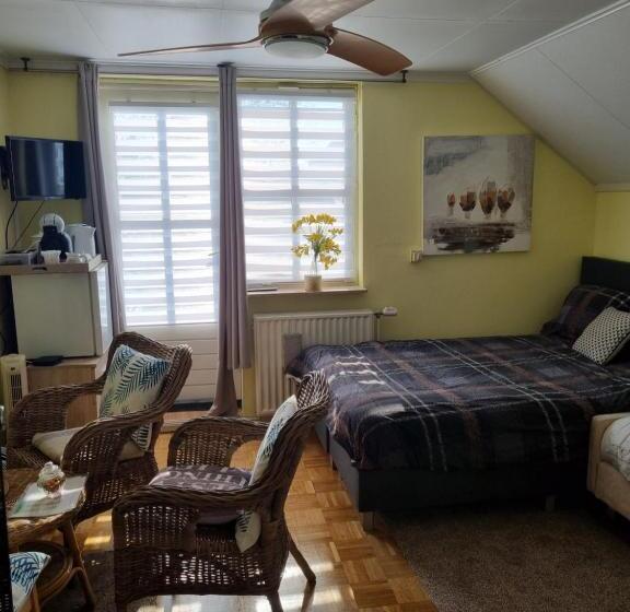 Standard Triple Room with Terrace, Erbuca Bed And Breakfast