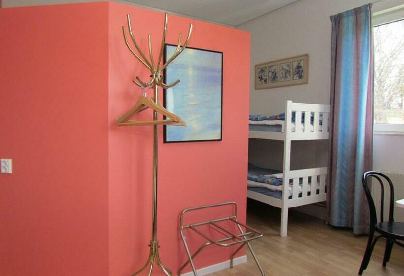 اتاق خانوادگی, Fleninge Classic Motel