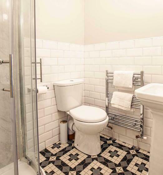 غرفة قياسية, The Valley House