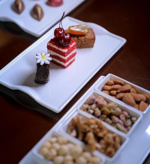 Люкс Повышенной Комфортности, Mövenpick Hotel Jeddah