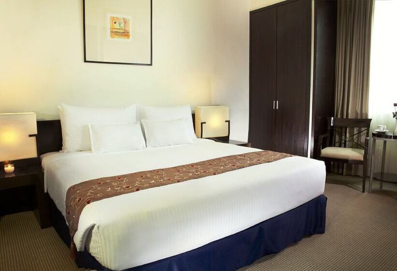 Полулюкс, Waterfront Cebu City Hotel & Casino
