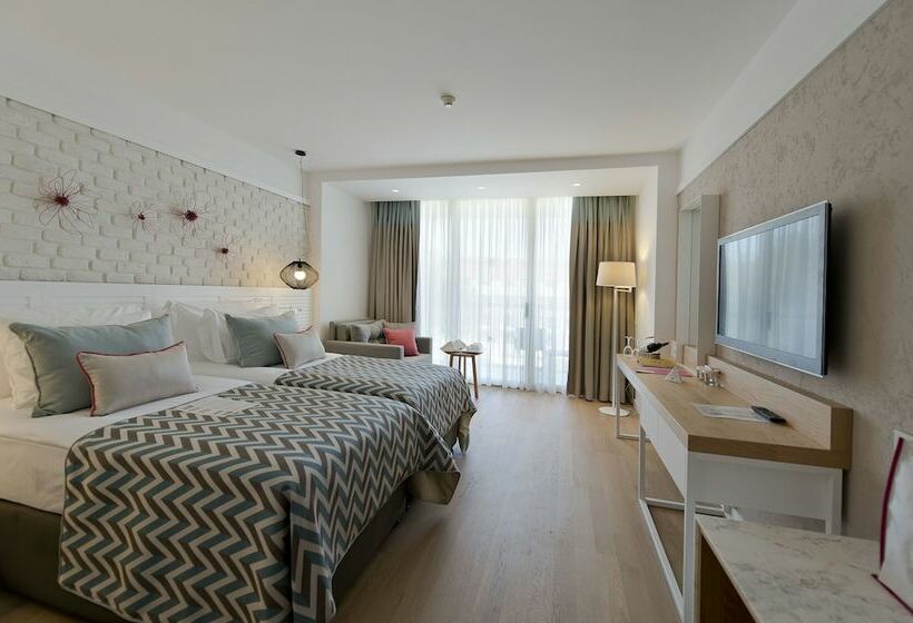 Quarto Superior Vista Mar Lateral, Akra Kemer