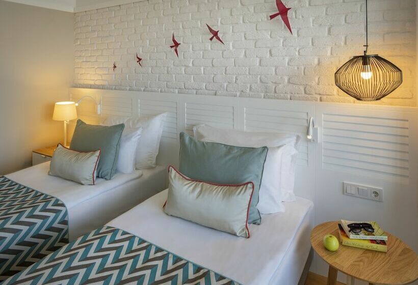 Quarto Superior Quádruplo, Akra Kemer