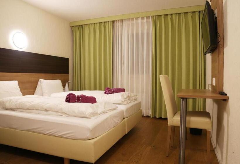 Номер Deluxe Вид на Озеро, Lakeview Bei Interlaken