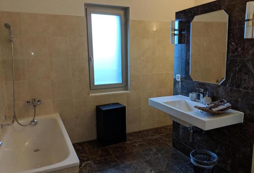 Номер Deluxe Кровать Кинг, Lakeview Bei Interlaken