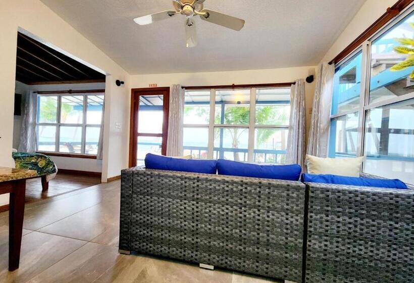 اتاق لوکس با چشم‌انداز دریا, Maya Beach