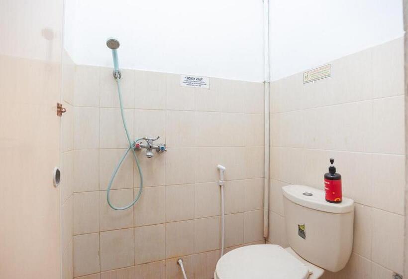 Номер Стандарт, Reddoorz Syariah Near Grand Galaxy Park