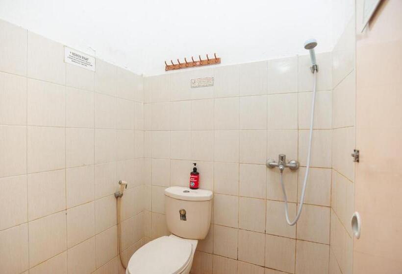 Номер Economy, Reddoorz Syariah Near Grand Galaxy Park