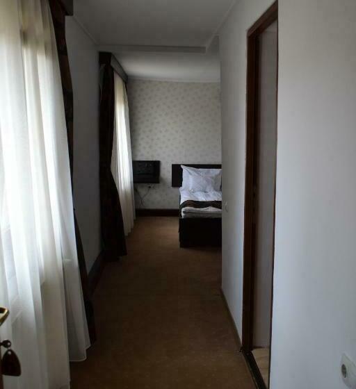 اتاق اکونومی, Chic City Rooms