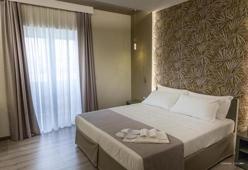 سوئیت با بالکن, Holygold Suite