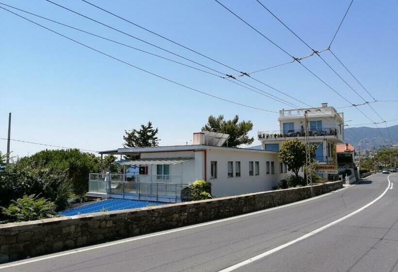 استودیوی استاندارد با چشم‌انداز دریا, Villaggio Turistico La Vesca