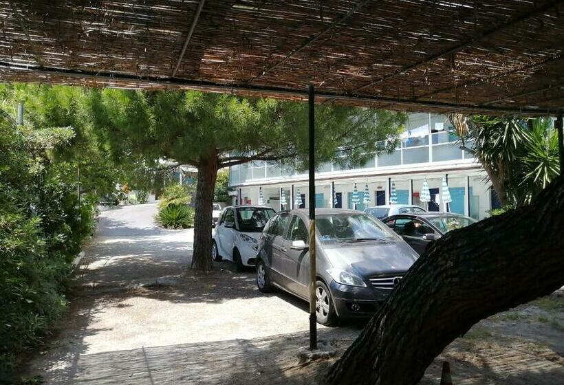 استودیوی استاندارد با چشم‌انداز دریا, Villaggio Turistico La Vesca