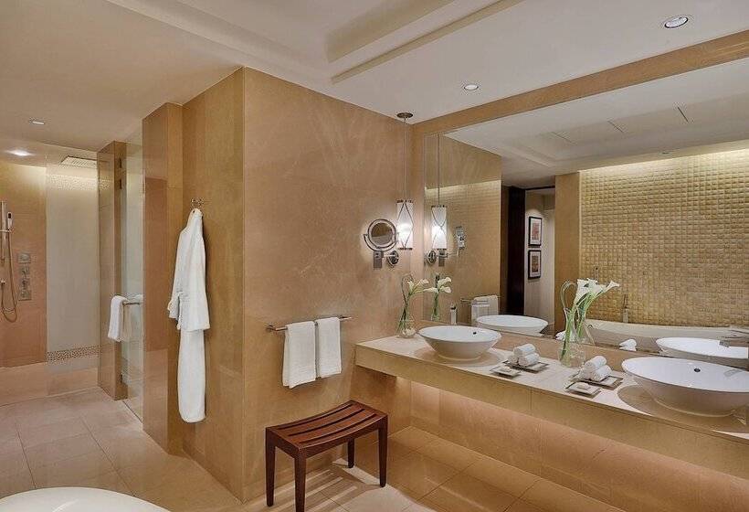 Люкс Клуб, The Ritz-Carlton, Dubai