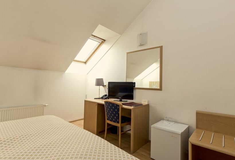 Quarto Estandar, Tivoli Prague