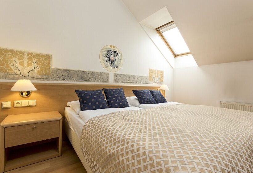 Quarto Estandar, Tivoli Prague
