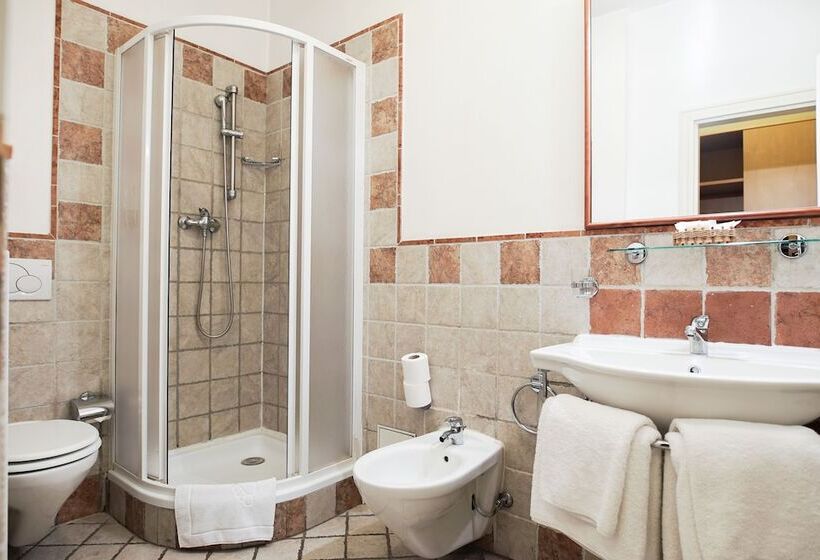 Quarto Triplo Estandar, Tivoli Prague