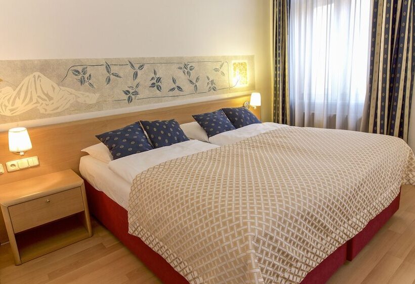 Quarto Triplo Estandar, Tivoli Prague