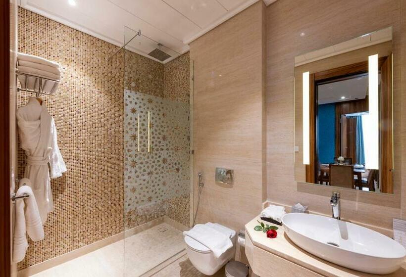 اتاق لوکس با تخت بزرگ, Taj Jeddah Hotel Apartment