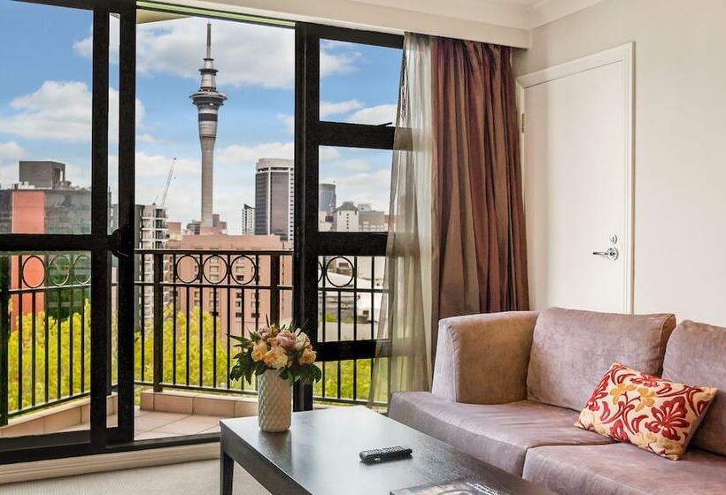 Президентский Люкс, Parkside Hotel & Apartments